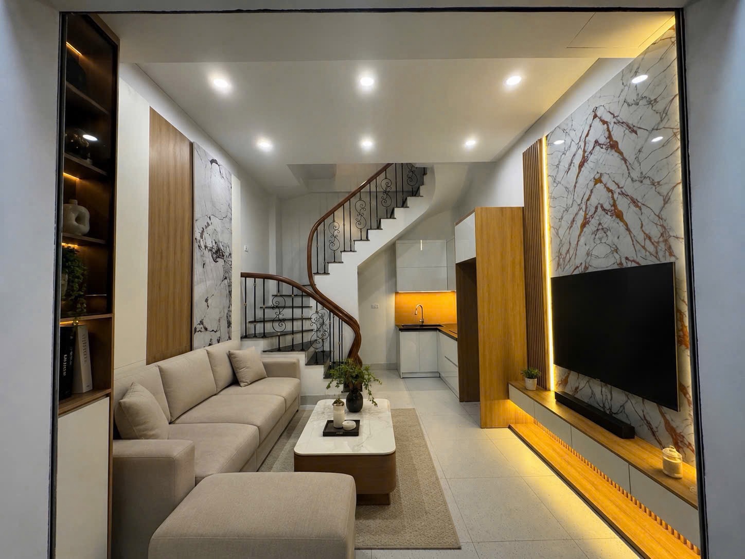 CHÍNH CHỦ BÁN NHÀ CHỈ HƠN 5 TỶ PHÂN LÔ ĐỐNG ĐA, NGÕ RỘNG, KHU DÂN TRÍ CAO