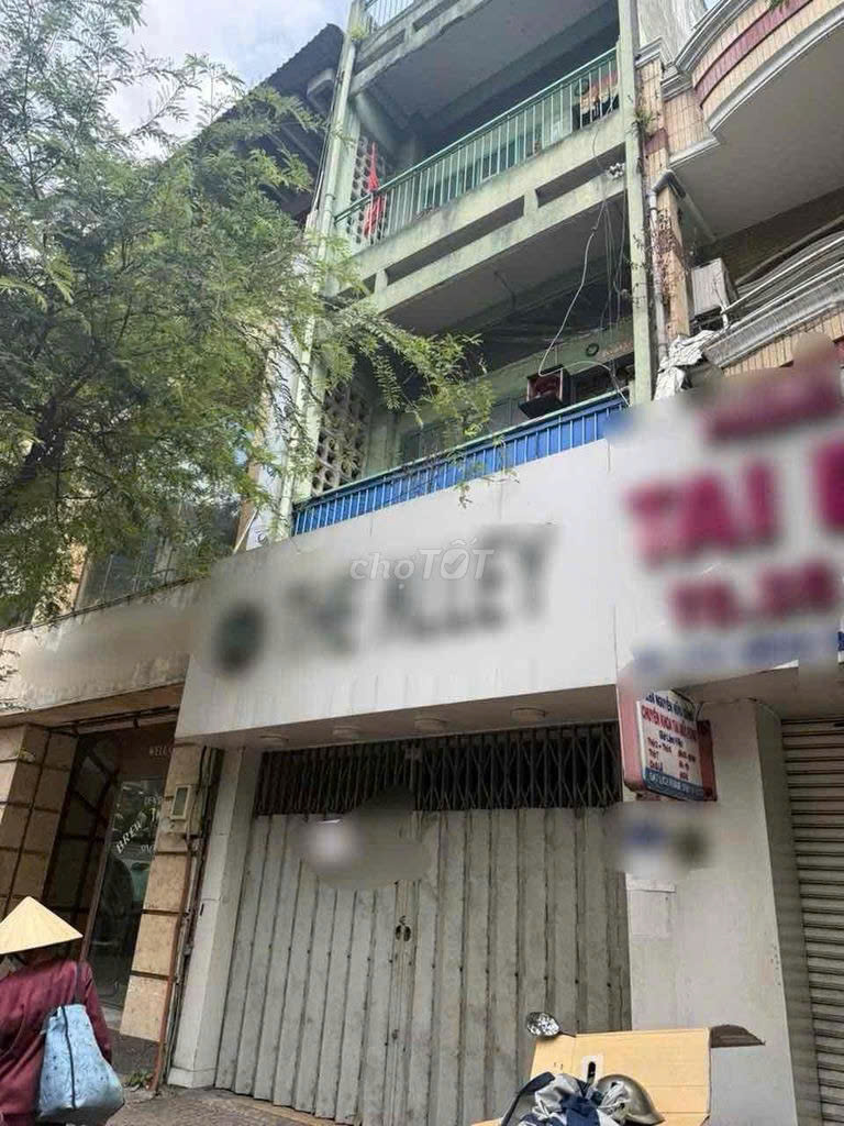 Chính chủ bán nhà mặt tiền đường Hồng Bàng, Quận 5 - 1 gác, 3 lầu, sân rộng - Gần Đại học Y Dược