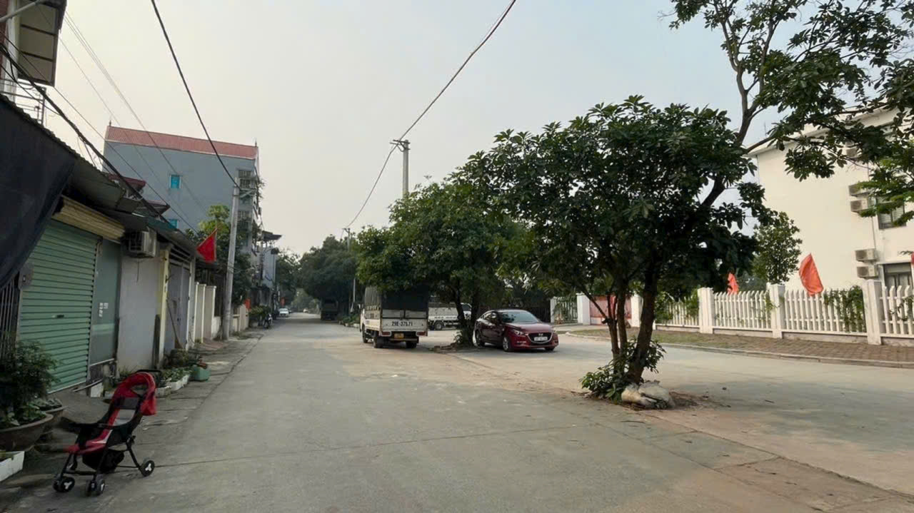 Nhà đẹp ở ngay - Ô tô tránh, mặt công viên, gần cầu Nhật Tân, chỉ 15 phút vào trung tâm Hà Nội