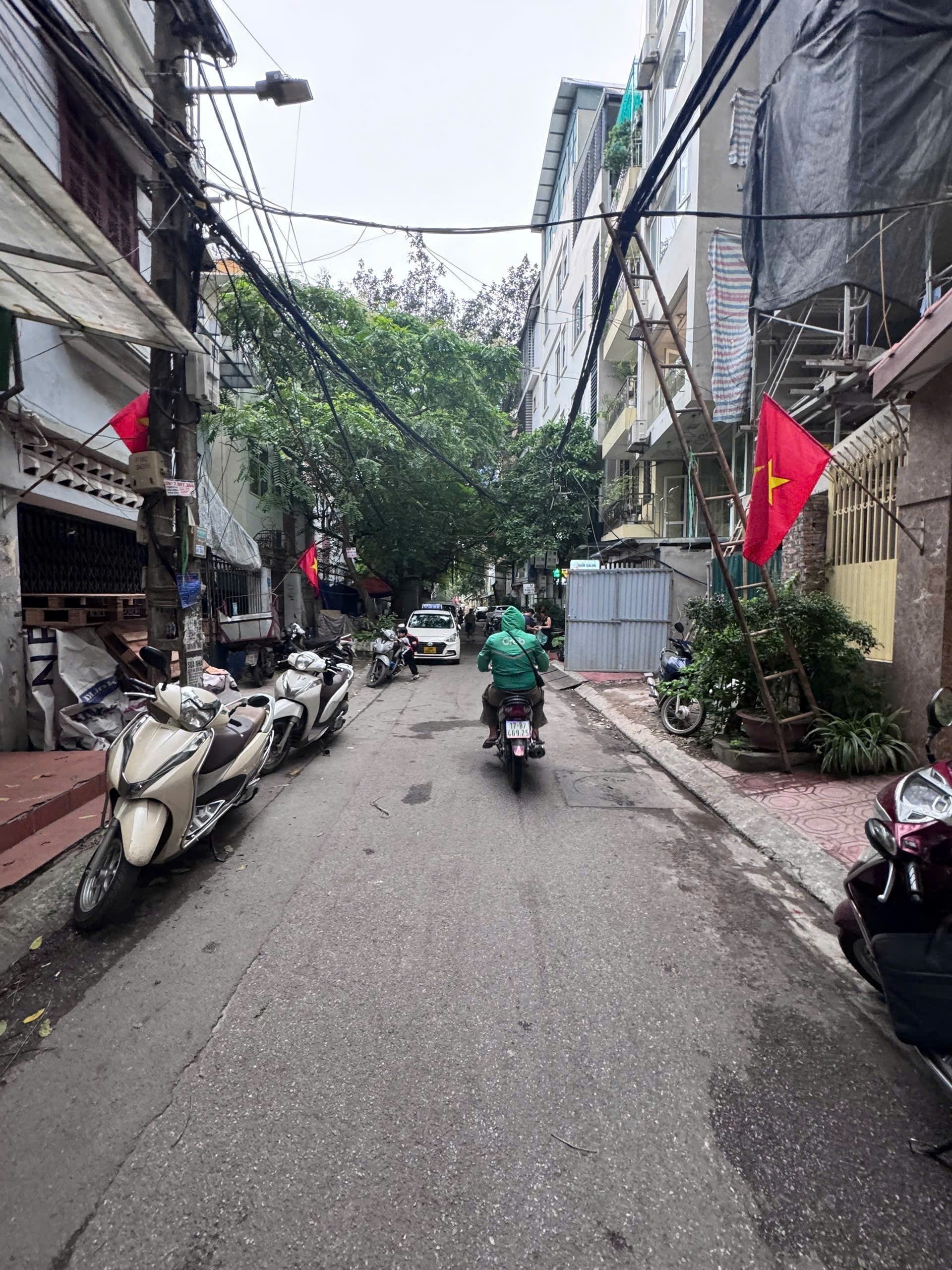 KIM MÃ - NHÀ ĐẸP - MẶT TIỀN RỘNG - Ô TÔ VÀO NHÀ - KHÔNG QUI HOẠCH - 50M² 25 TỈ. ,