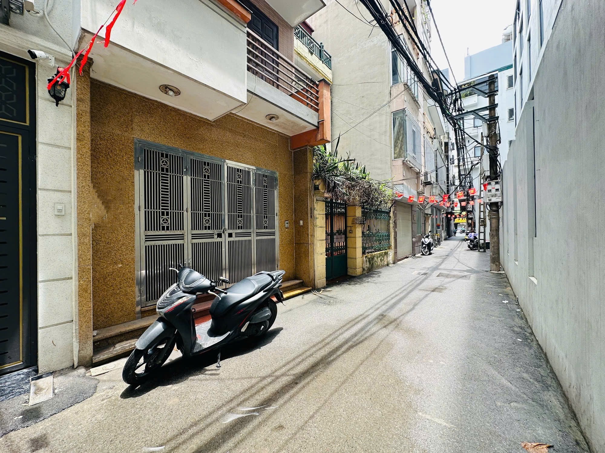 TRƯỜNG CHINH -ĐỐNG ĐA NHÀ ĐẸP - Ô TÔ - GẦN PHỐ - KINH DOANH ĐỈNH - KHÔNG QUY HOẠCH - 80M² 23 TỶ ,,,