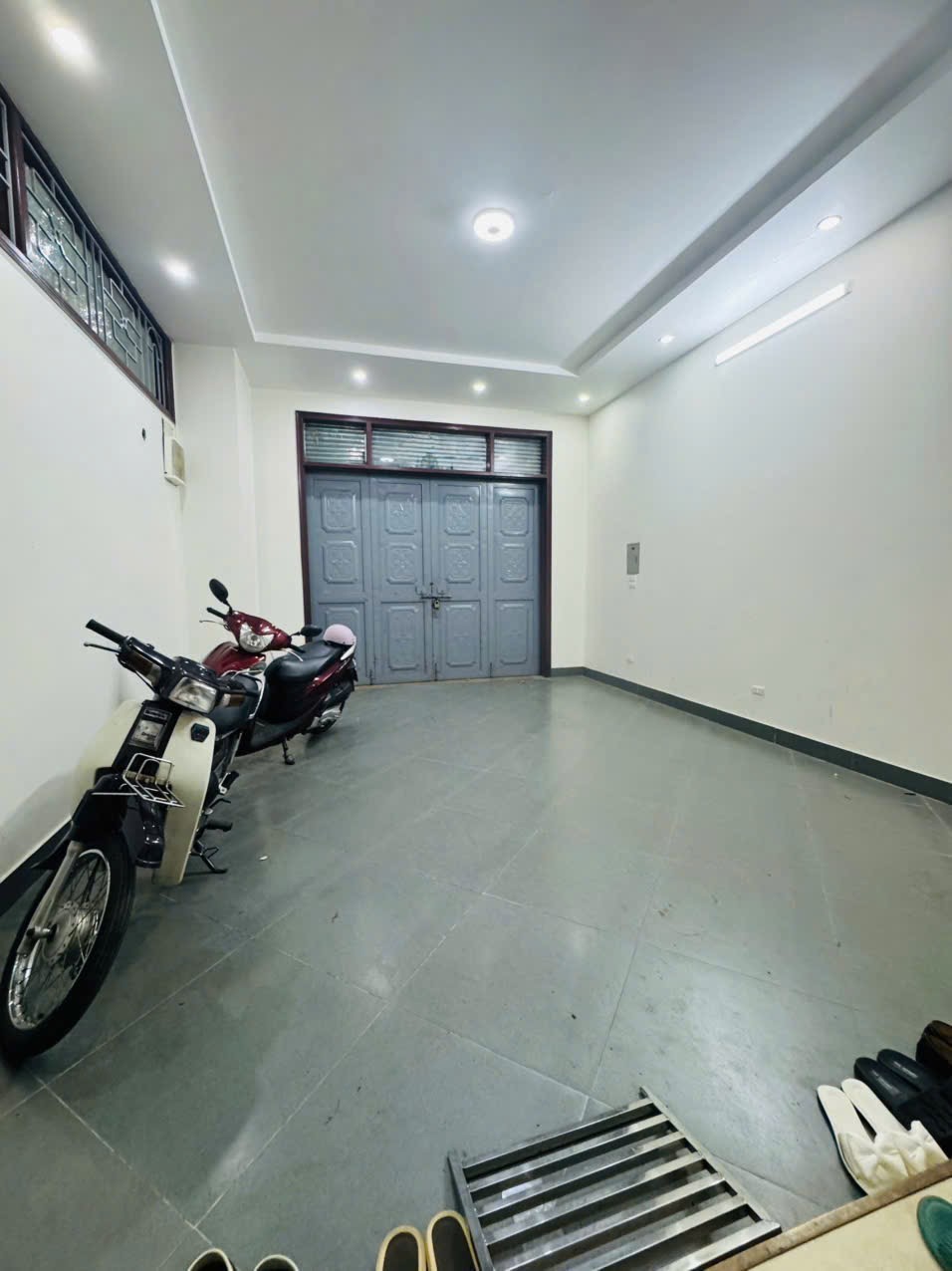 HOÀNG NGỌC PHÁCH - NHÀ ĐẸP - PHỐ VIP - PHÂN LÔ - Ô TÔ ĐỖ CỬA - 6 TẦNG THANG MÁY - NỘI THẤT XỊN - 65M² 27 TỈ