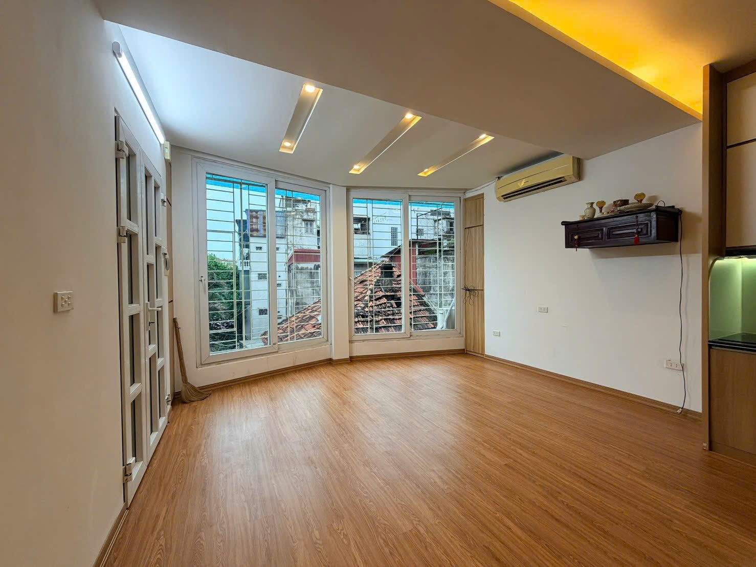 TẬP THỂ TẦNG 3 – 76m², 2 ngủ - HOÀN KIẾM GIÁP BA ĐÌNH