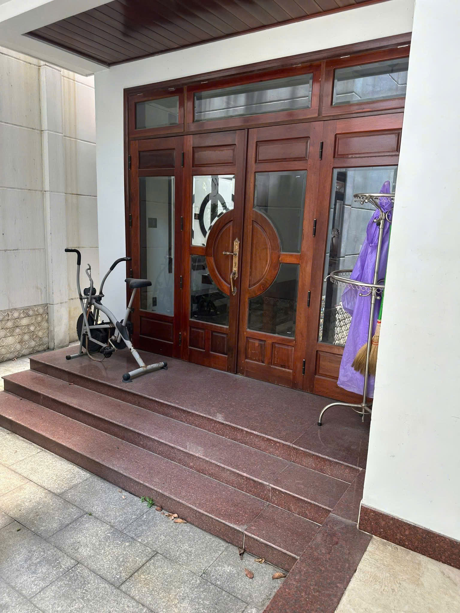 Cho thuê nhà đường Núi thành Hải Châu mặt tiền biệt thự nguyên căn 700m2 giá tốt