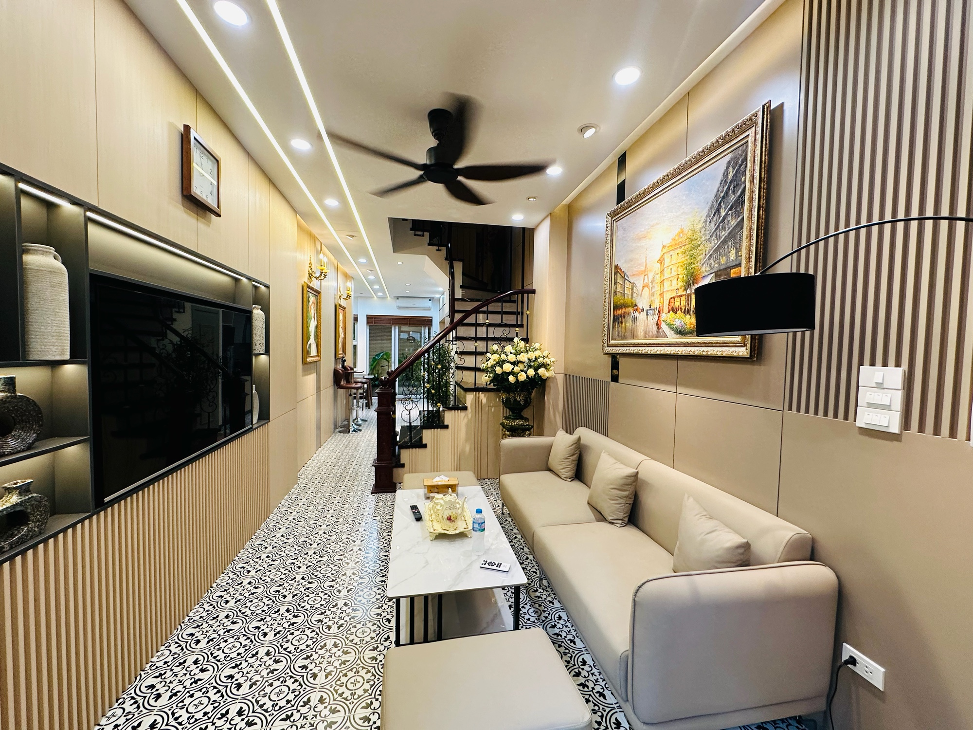 BÁN NHÀ SIÊU SIÊU PHẨM PHỐ HAI BÀ TRƯNG - GẦN Ô TÔ – TUYỆT TÁC THIẾT KẾ CÓ GU – NỘI THẤT TIỀN TỶ – XÁCH VALI VỀ Ở NGAY!