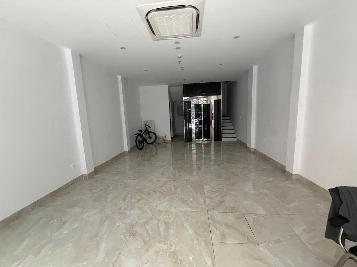 BÁN TOÀ NHÀ VĂN PHÒNG- MẶT PHỐ VIP CẦU GIẤY - VỈA HÈ - PHÂN LÔ - VỊ TRÍ VÀNG - KINH DOANH VIP -88M, 8T,47, 2 TỶ
