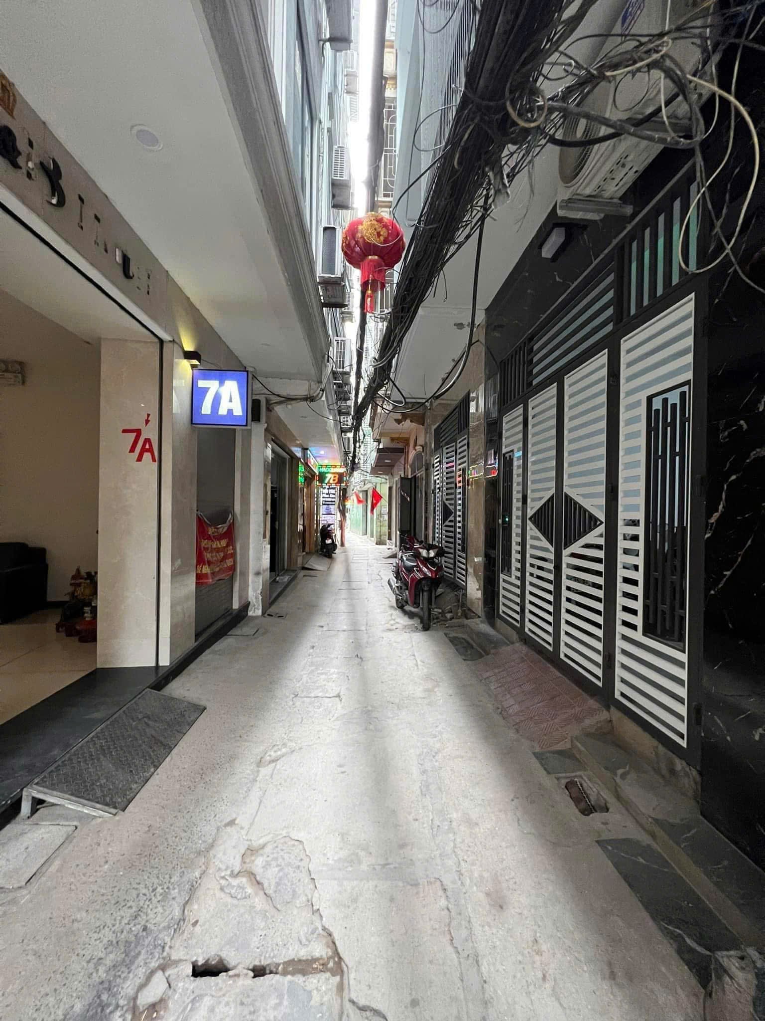 HÀNG KHỦNG CẦU GIẤY - TÒA NHÀ DÒNG TIỀN - BẢY TẦNG THANG MÁY - NỘI THẤT SANG XỊN - SỔ ĐỎ HOA KHÔI - GPXD ĐẦY ĐỦ - PCCC NÉT LUÔN - HÀNG QUÁ SẮC NÉT