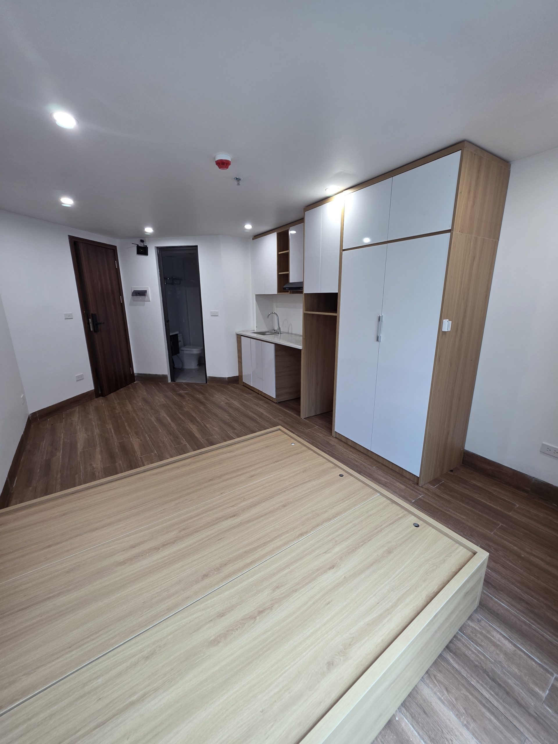 BÁN CCMN 7 TẦNG THANG MÁY XÂY MỚI - FULL NỘI THẤT XỊN XÒ - NGÕ THÔNG Ô TÔ-NGÕ RỘNG Ô TÔ 7 CHỖ -XE TẢI NHỎ CHẠY ẦM ẦM -18 PHÒNG- DOANH THU GẦN 1 TỶ/NĂM