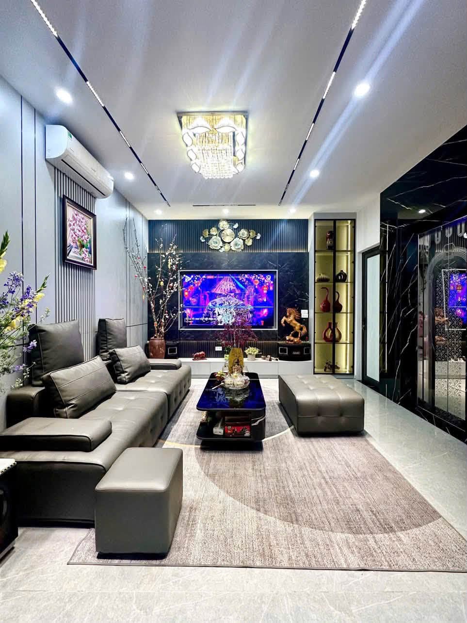(Chính chủ) bán nhà phố Kim Ngưu, mặt tiền 5.6m, 6 tầng thang máy, 90m2, 37.5 tỉ, kinh doanh