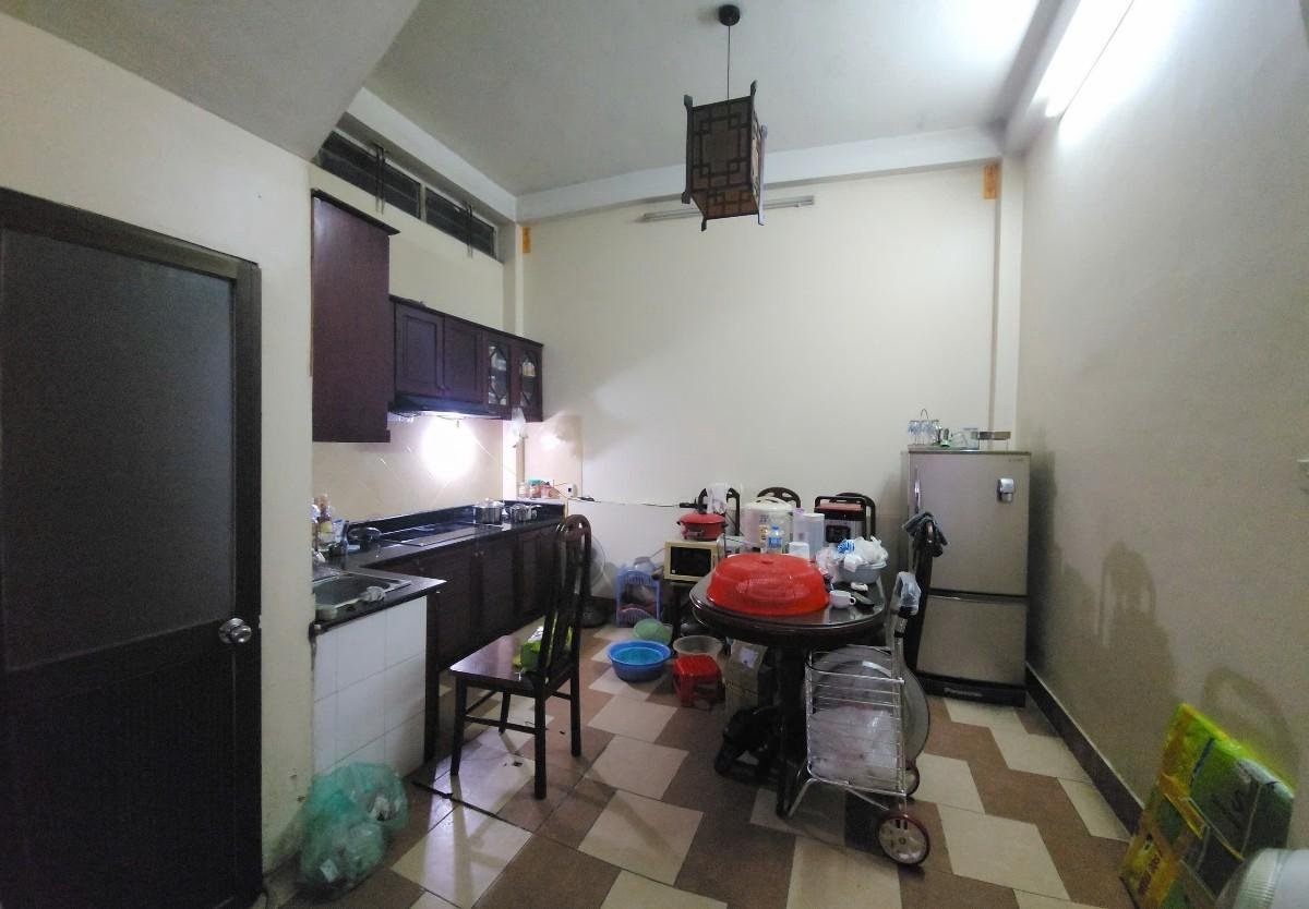 LÔ GÓC 3 THOÁNG CẦU GIẤY. DT 37m2x 4 TẦNG, MT 4m , GIÁ 8,8 TỶ.