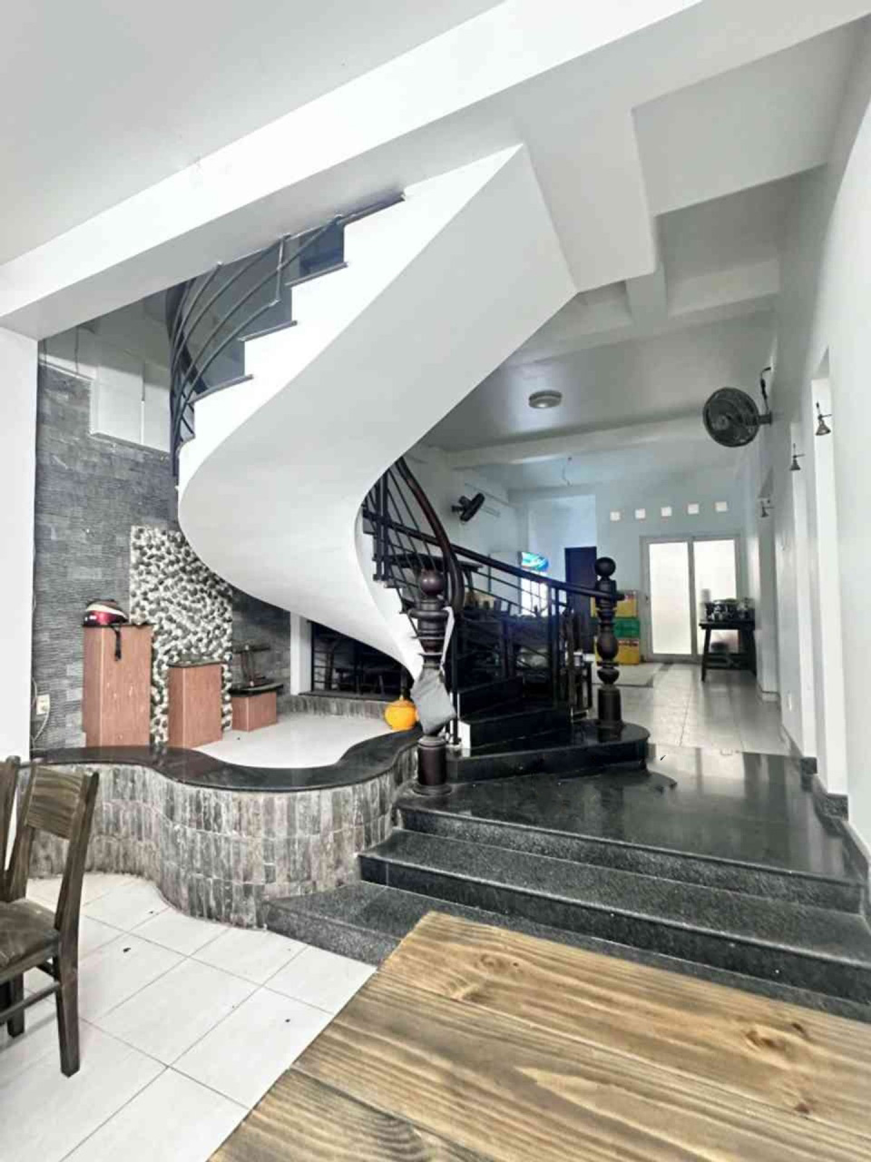 [H2590*] Cơ hội sở hữu nhà mặt tiền đường 30m sát ĐH Văn Lang, Bình Thạnh - Giá 18.x tỷ!