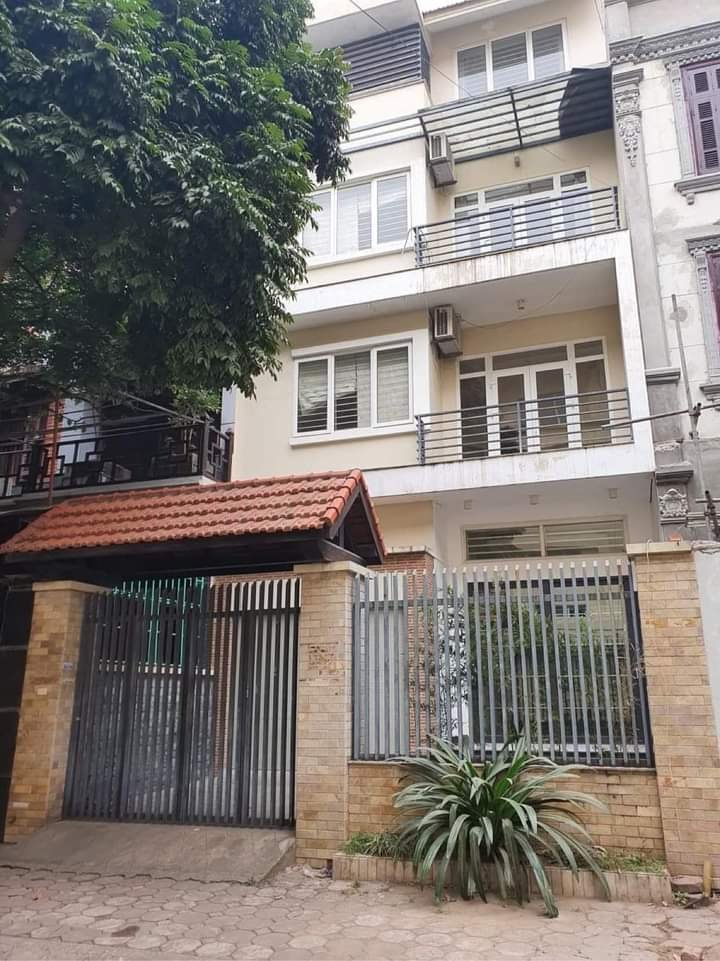 Bán nhà LK Trần Bình Cầu Giấy Hà Nôi 25 tỷ. Vỉa hè rộng ô tô đỗ tránh nhau mặt tiên 6.5m