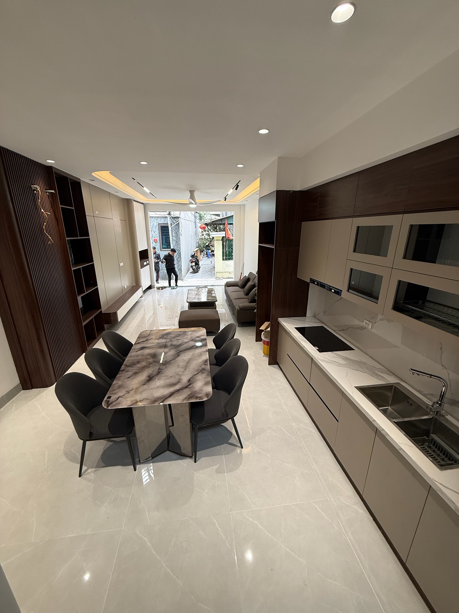HÀNG HIẾM THÁI HÀ, CHỦ CẦN BÁN GẤP 40M*6T, MT 7M THANG MÁY, NGÕ THÔNG , SỔ ĐẸP VUÔNG VẮN