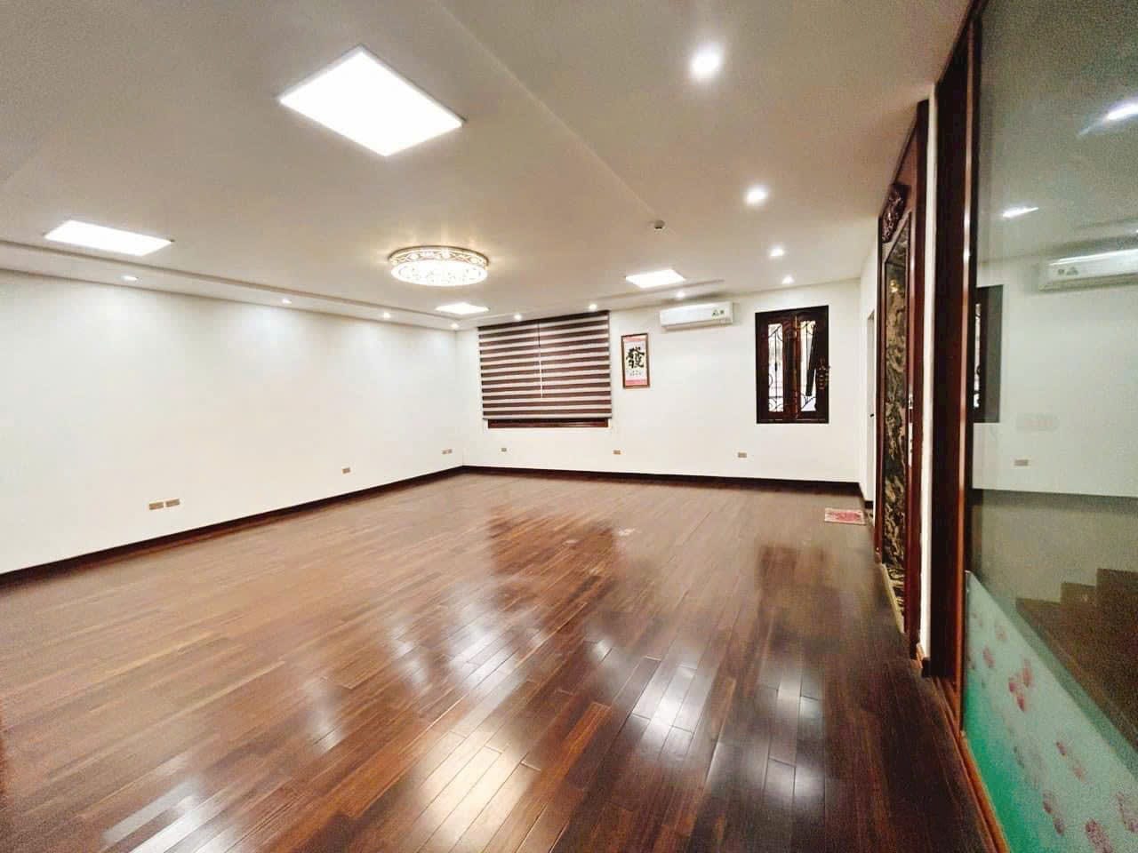 Cho thuê nhà mới thông sàn KĐT Yên Hoà, Cầu Giấy. DT 80m 4 nổi 1 hầm, mt 7m giá 32tr