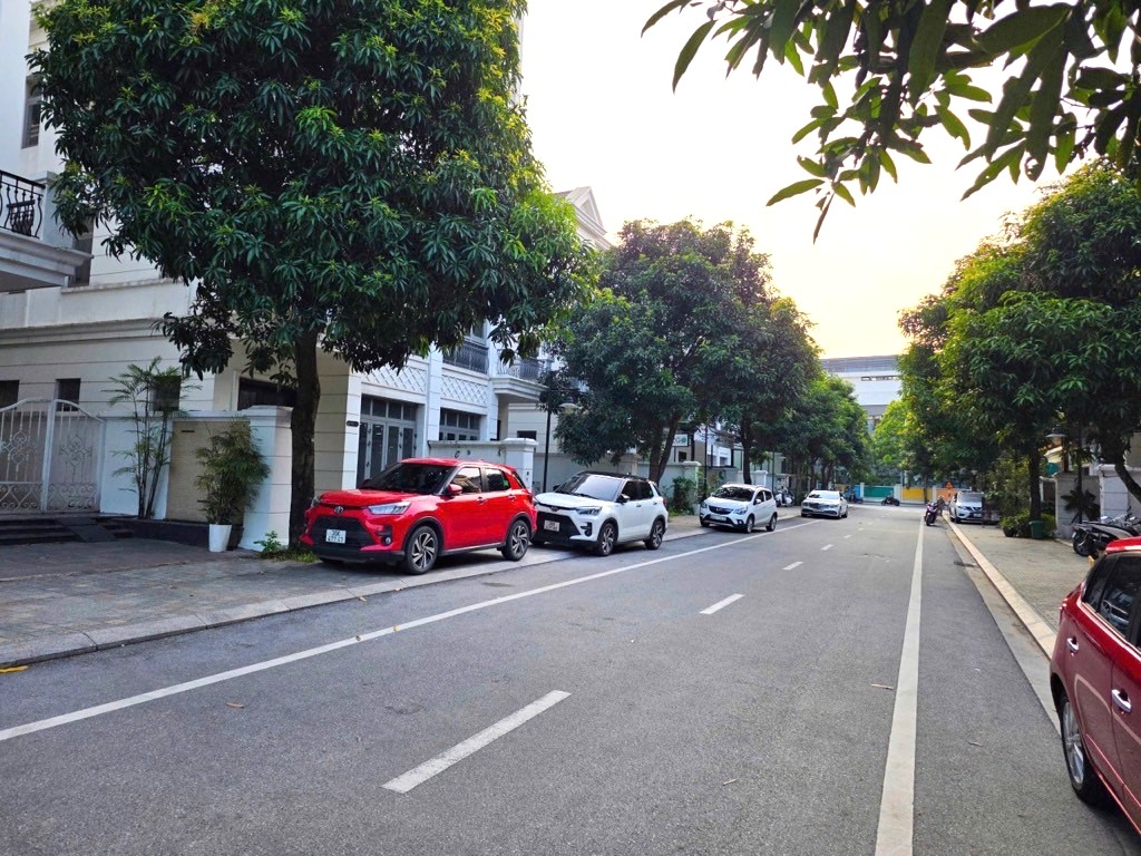 BÁN BIỆT THỰ VINHOMES RIVERSIDE 176M2- 4 Tầng- XỨ SỞ THANH BÌNH- 54 Tỷ