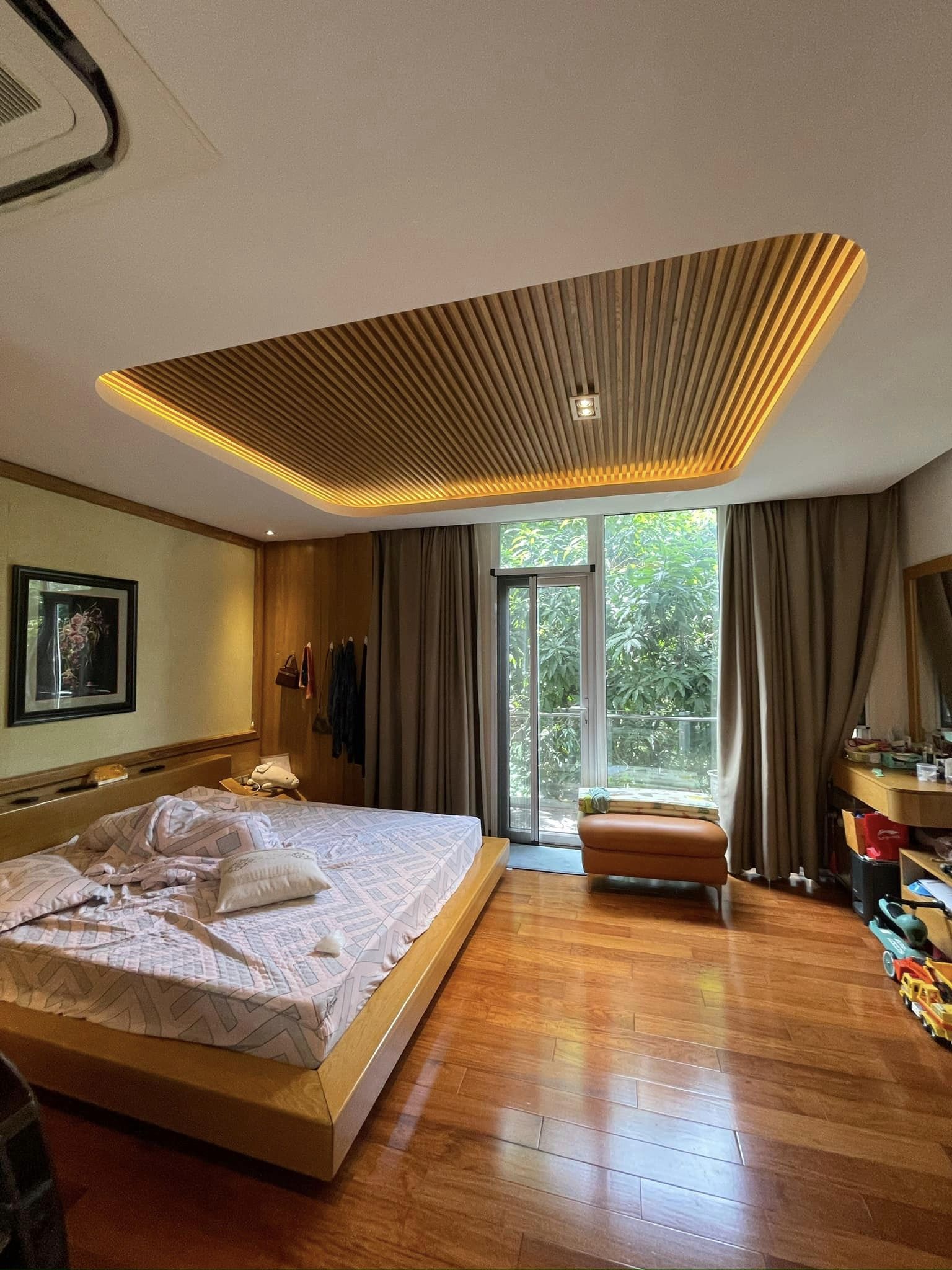 Cho thuê chung cư 17T4 Hoàng Đạo Thuý Lô góc 2 ban công 160m 3 ngủ 3wc nội thất mới giá 20tr
