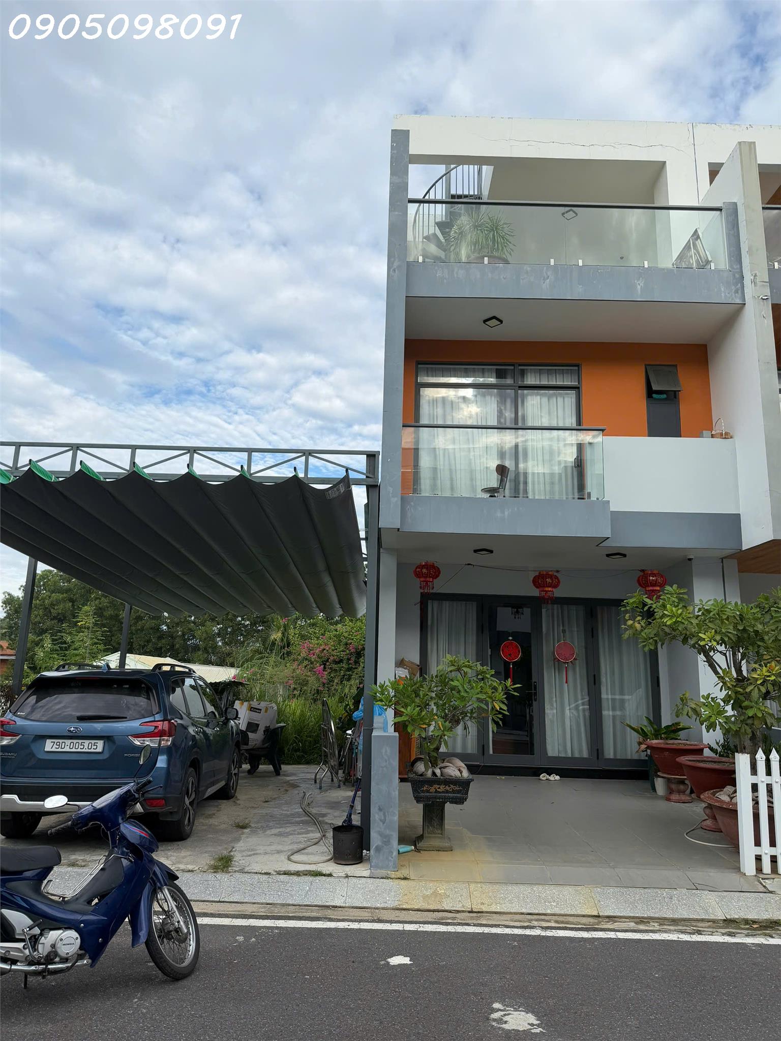 Bán nhà gói 8 The Capella Gaden, 3 tầng siêu đẹp, 3PN, 4WC, DT 100m2, giá chỉ 8,6 tỷ