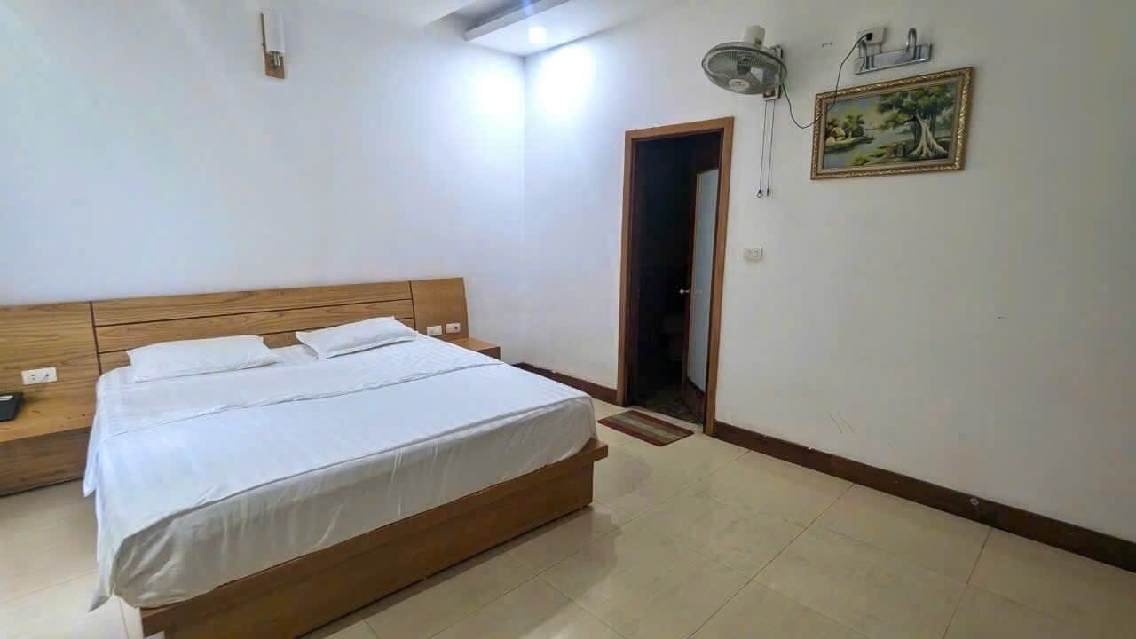 Bán Nhà Mặt Phố Khâm Thiên. Đống Đa. Ô Tô. Vỉa Hè. DT 57m2. MT 5m. 5 Tầng. Giá 36.6 Tỷ.