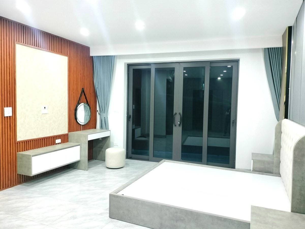 Bán Nhà Linh Quang. Đống Đa. 7 Tầng Thang Máy. DT 51m2. MT 7.5m. Giá 14.9 Tỷ