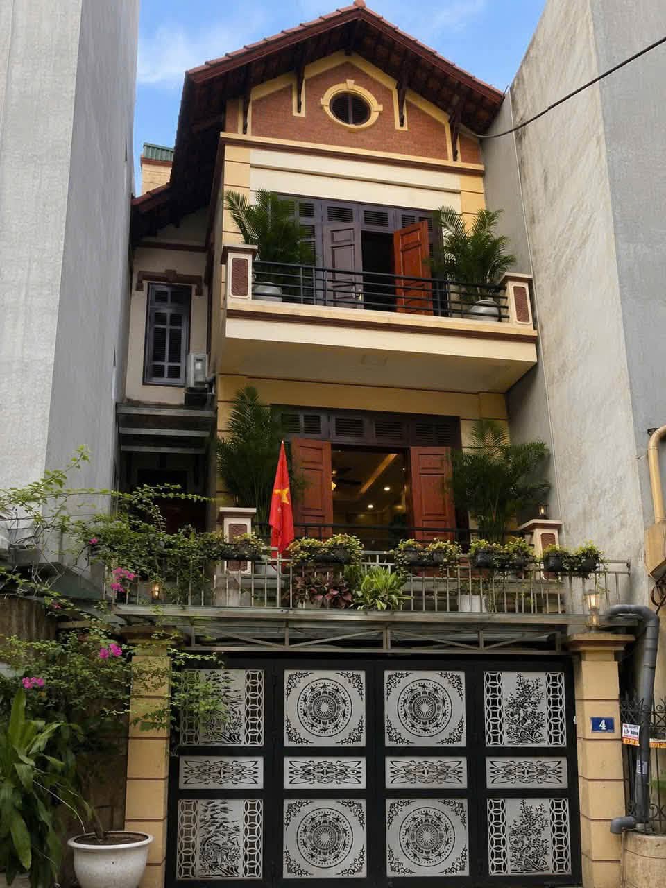 BÁN NHÀ ĐƯỜNG KIM GIANG. 100M2 - 4 TẦNG. GARA Ô TÔ.