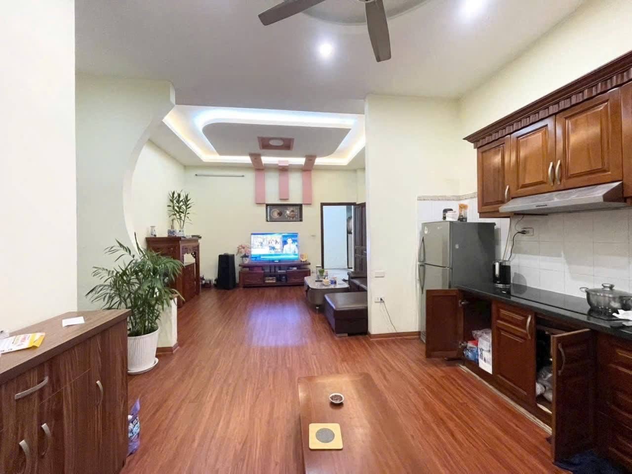 Bán Nhà Phố Tôn Đức Thắng, Trung Tâm Đống Đa, Sau QH Cách 10m Ra Đường 25m, 42M2 - Giá Tốt 6,5 Tỷ