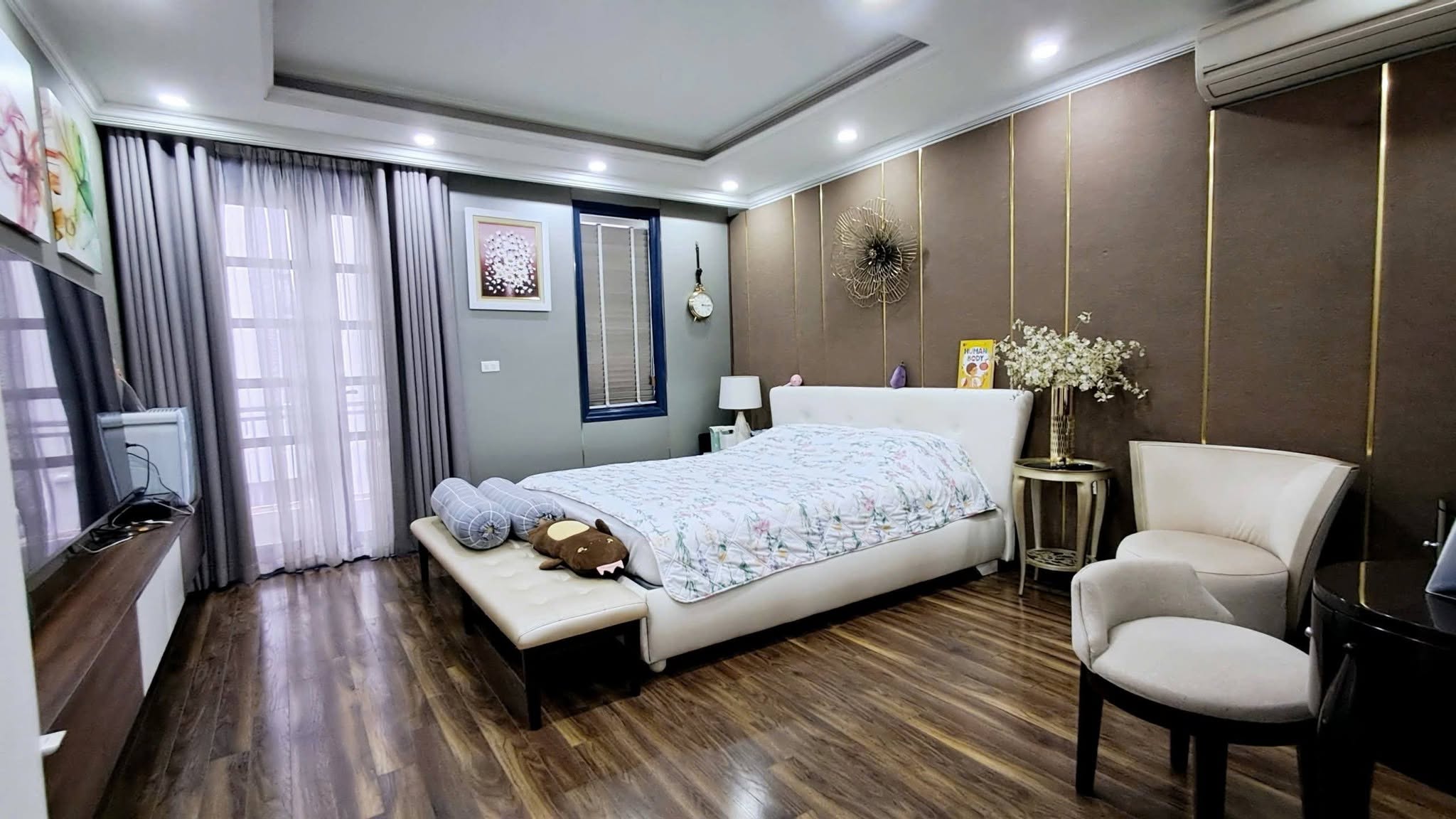 Bán biệt thự sang trọng hiện đại KĐT Văn Phú, Hà Đông. DT 210m x 4 tầng mt 10m. Giá 35 tỷ tl tốt.