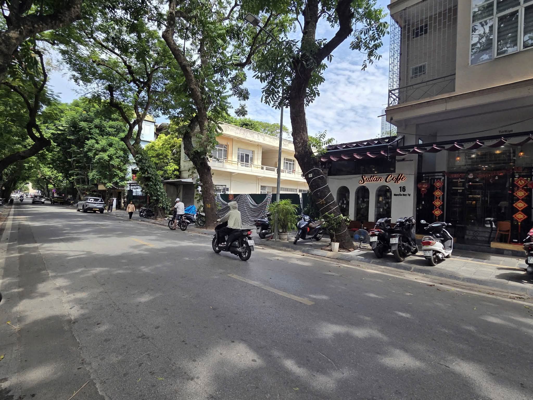 650tr/m2 480M2 Mặt Tiền 16M Mặt Phố Cạnh Vườn Hoa Yéc Xanh SDCC Thổ Cư