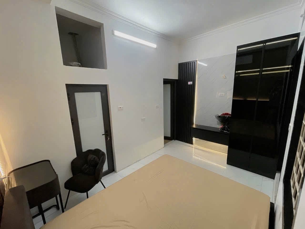 Bán Lô Góc Ngõ 28/32 Văn Hương - Tôn Đức Thắng, Full Nội Thất DT: 18m, 4 tầng, Giá: 5.3 Tỷ