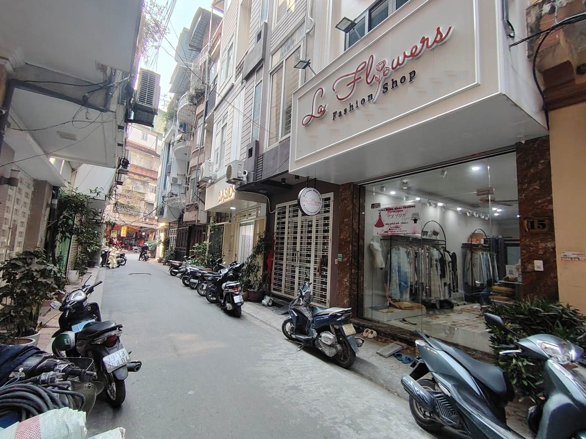 NGUYỄN CHÍ THANH 40M2 - 7 TẦNG THANG MÁY - PHÂN LÔ VỈA HÈ GIÁ NHỈNH 20 TỶ