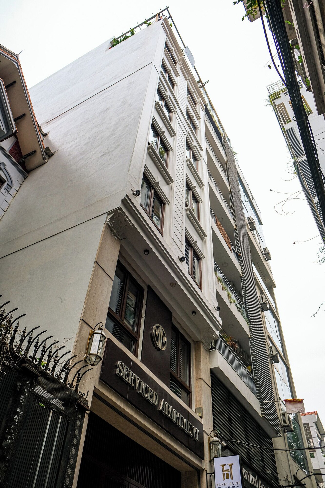 Apartment Ô TÔ Tránh liễu giai 9 Tầng Đẹp -2 Thoáng 68 Tỷ Dòng tiền 200tr/th
