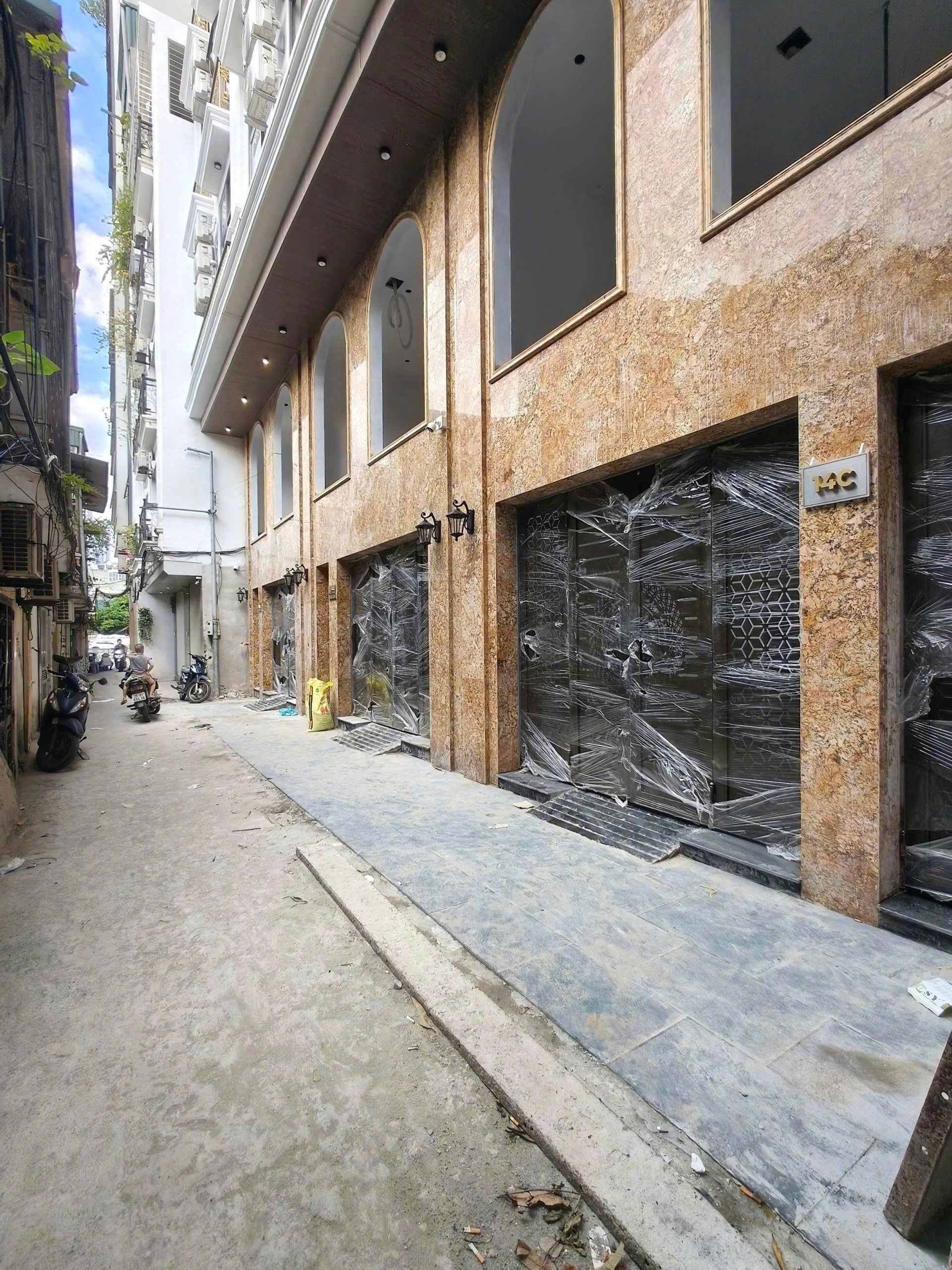 TÒA CĂN HỘ DỊCH VỤ - CÂCH PHỐ 10M - DÒNG TIỀN CỰC CAO