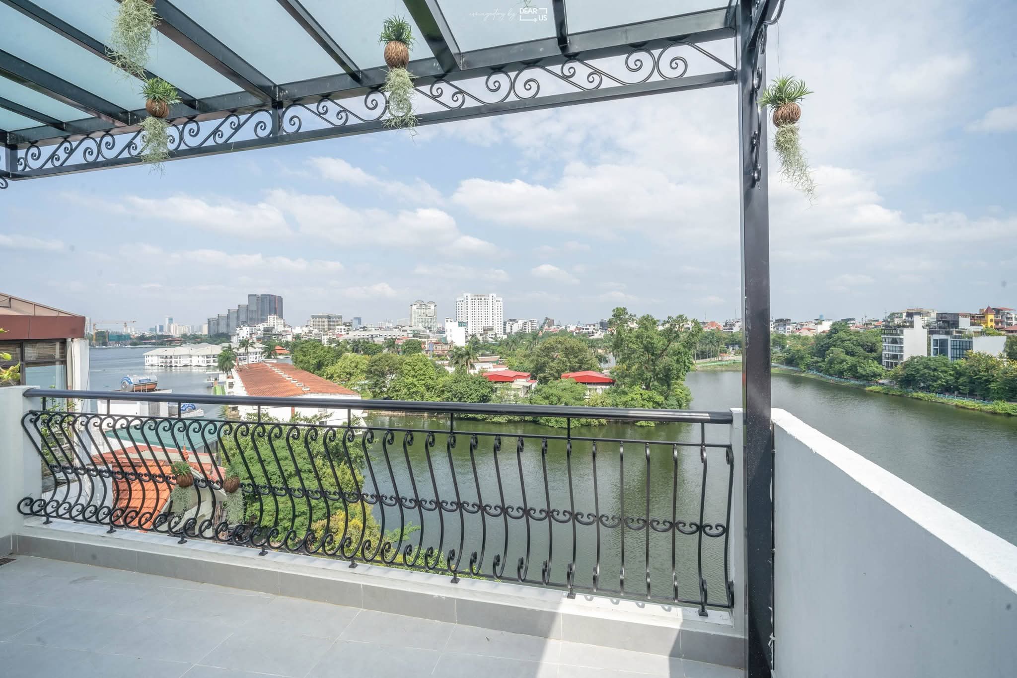 MẶT PHỐ - VIEW MẶT HỒ TÂY - DOÀNG TIỀN 2 TỶ/NĂM.