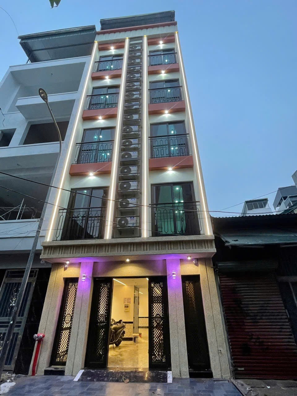 TÒA CĂN HỘ DỊCH VỤ - 7 TẦNG, THANG MÁY - PHÂN LÔ, OTO TRÁNH, VỈA HÈ - NGAY CỔNG KHU ĐÔ THỊ HINODE - DÒNG TIỀN CAO - ỔN ĐỊNH.