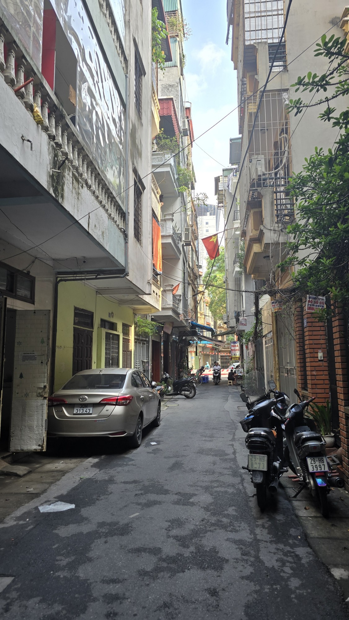 TRUNG TÂM HAI BÀ TRƯNG - NẰM GIỮA 3 TRƯỜNG ĐẠI HỌC BÁCH, KINH, XÂY - KHÁCH THUÊ ĐÔNG - GIÁ ĐẦU TƯ.