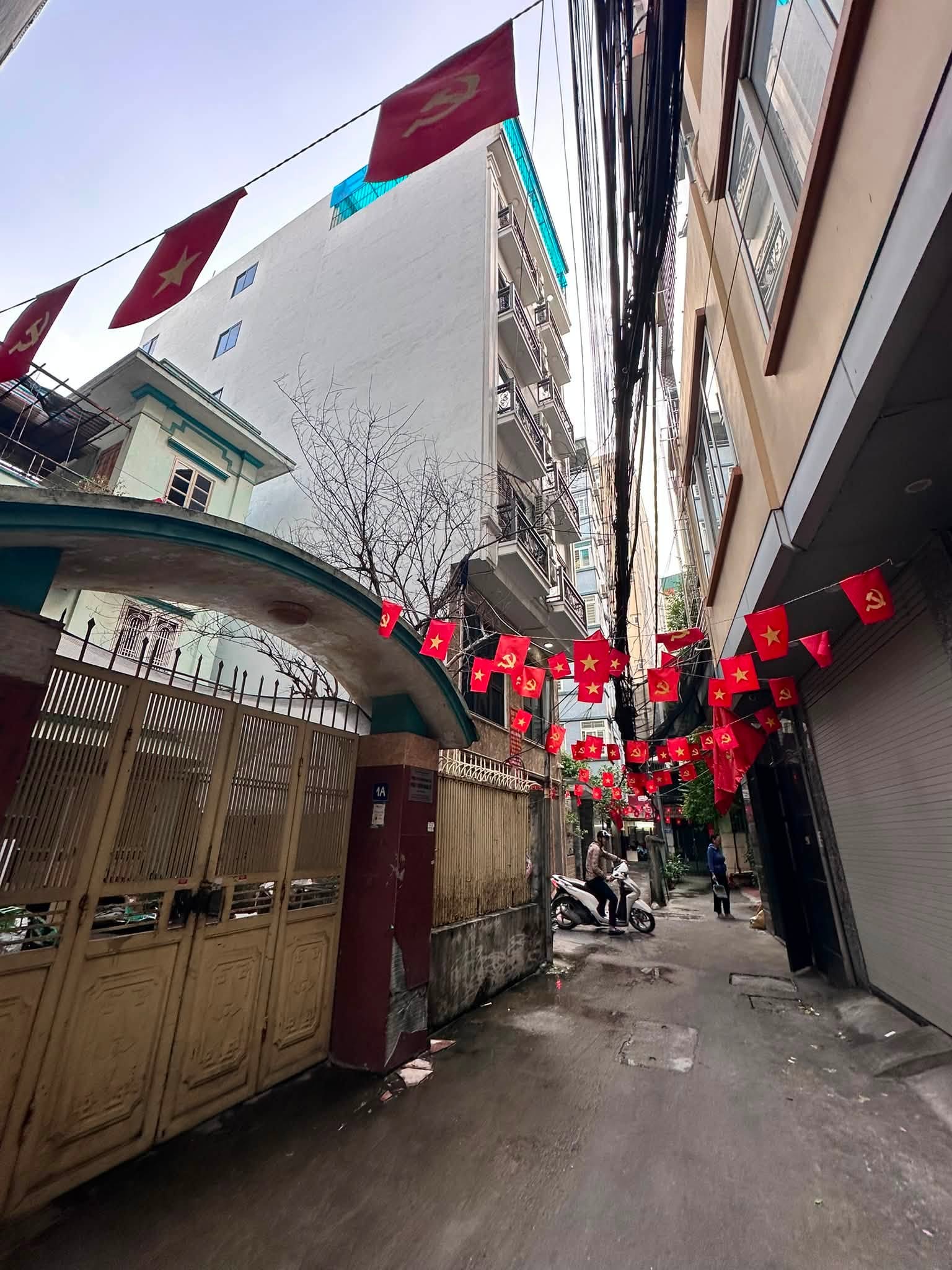 BÁN TÒA NHÀ CHDV ĐƯỜNG VŨ TÔNG PHAN. 116M2 - 7 TẦNG. THANG MÁY. 28 PHÒNG.