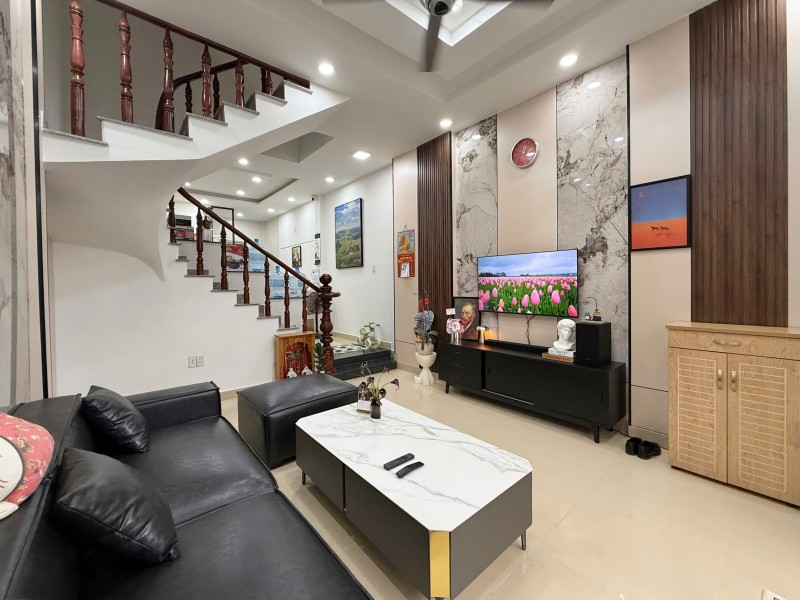 Bán nhà 3 tầng Quốc Lộ 13, Hiệp Bình Phước, Thủ Đức, 56m2, 3PN, Sổ hồng riêng, giá 7,45 tỷ.