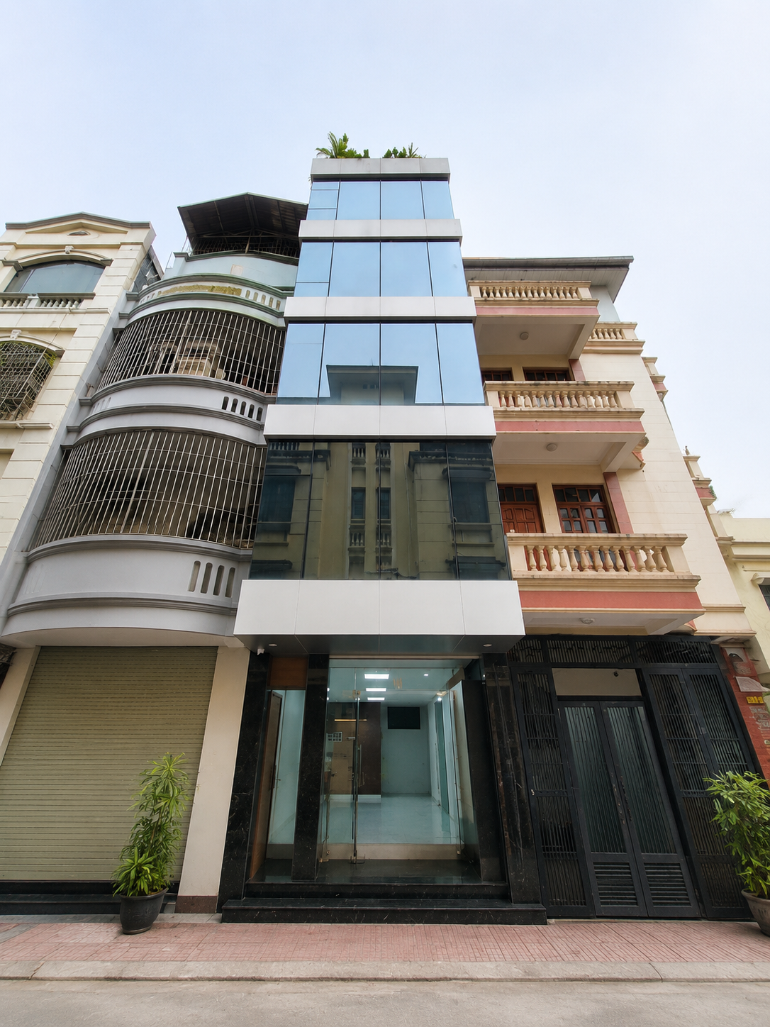 Bán Nhà Phố Khuất Duy Tiến 53m² x 6 Tầng – MT 4,2m – KD Ô Tô Tránh Giá 31,8 tỷ