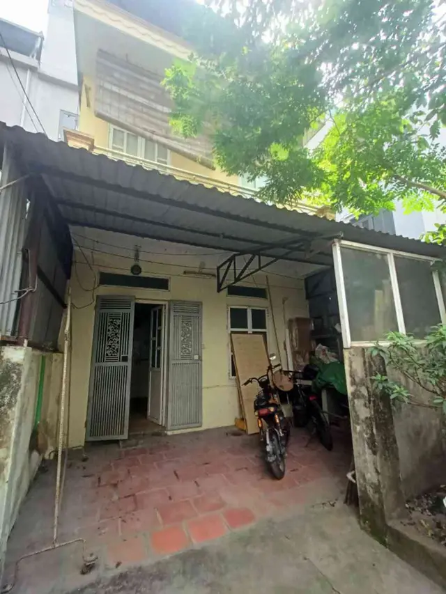 Bán đất Việt Hưng tặng nhà C4- 38m - nở hậu- gần oto- hơn 5 tỷ(TL) cam kết k quy hoạch