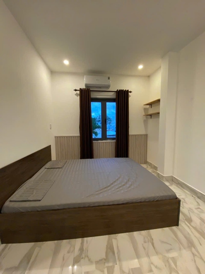 # Sát MT Điện Biên Phủ, 124m2, 4 tầng, hiện đại, thang máy, thu 50tr/tháng, 8.x tỷ