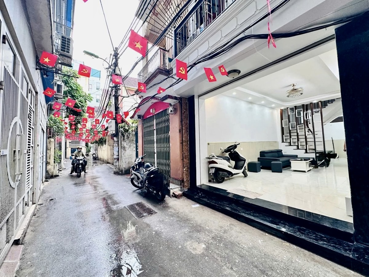 Bán Nhà Ở Luôn Xuân Thuỷ, Cầu Giấy, Lô Góc, 3 Thoáng, 20m ra mặt phố, 42m, 4 Tầng, 4PN