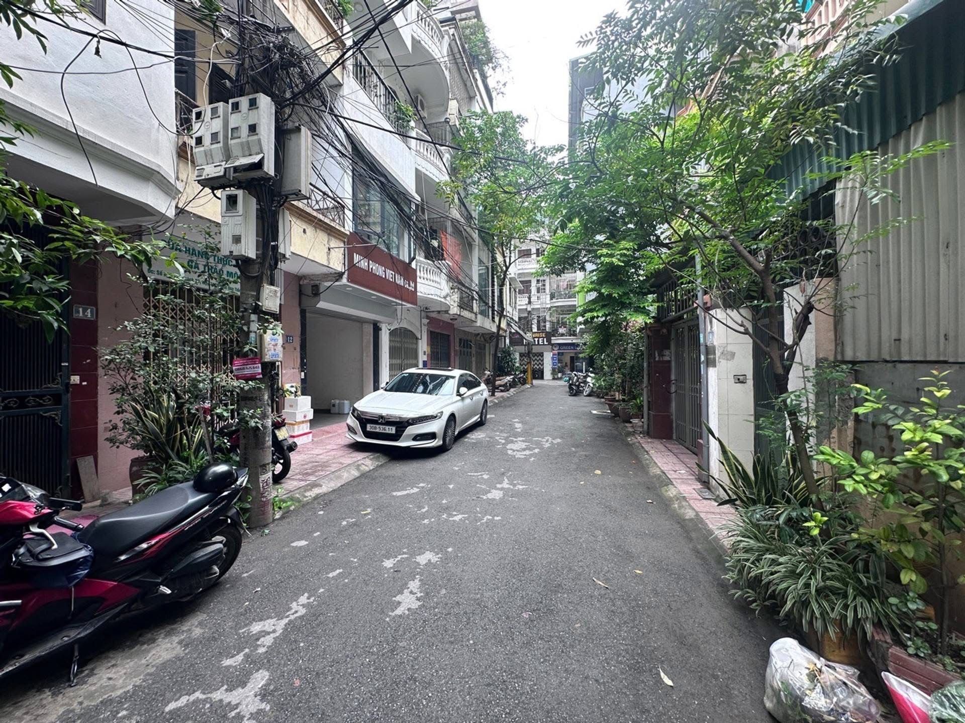 HOÀNG NGÂN- CẦU GIẤY- 3 THOÁNG- 62M- 5 NGỦ THOÁNG SÁNG- 30M RA PHỐ- Ô TÔ ĐỖ CỬA.