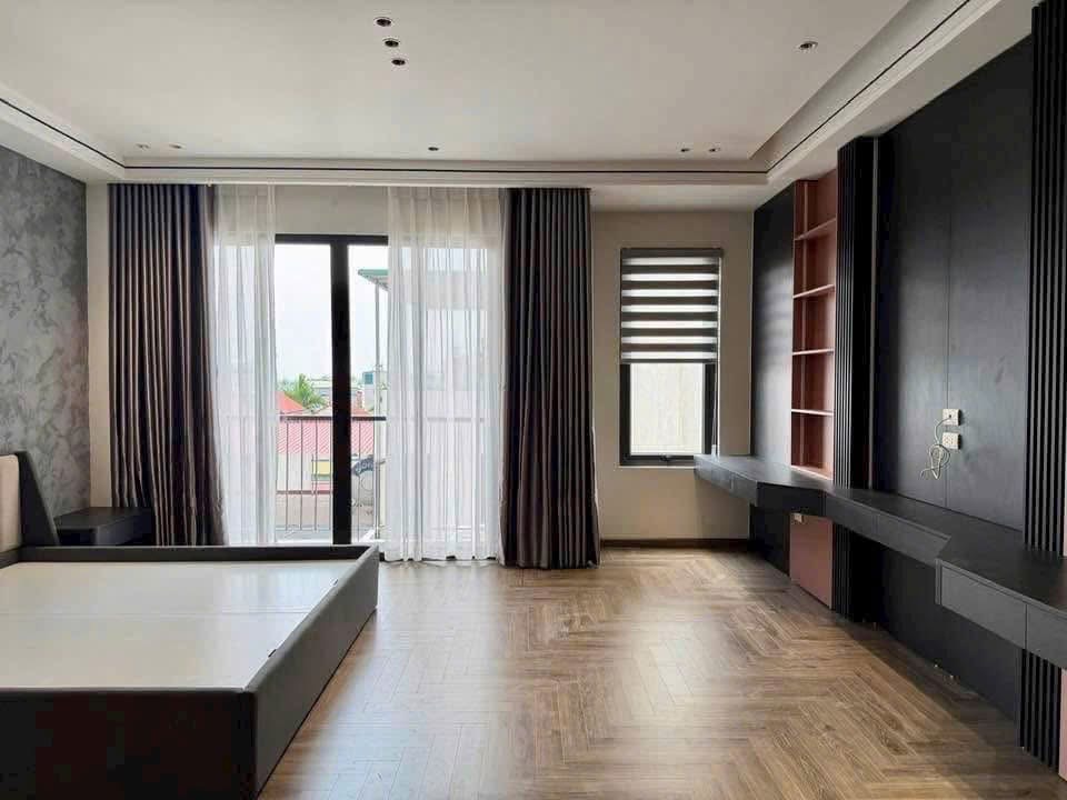 VỊ TRÍ ĐẸP- 30M RA PHỐ- NGÕ THÔNG- TIỆN ÍCH BẠT NGÀN- 71M- 7 NGỦ- TRUNG KÍNH.