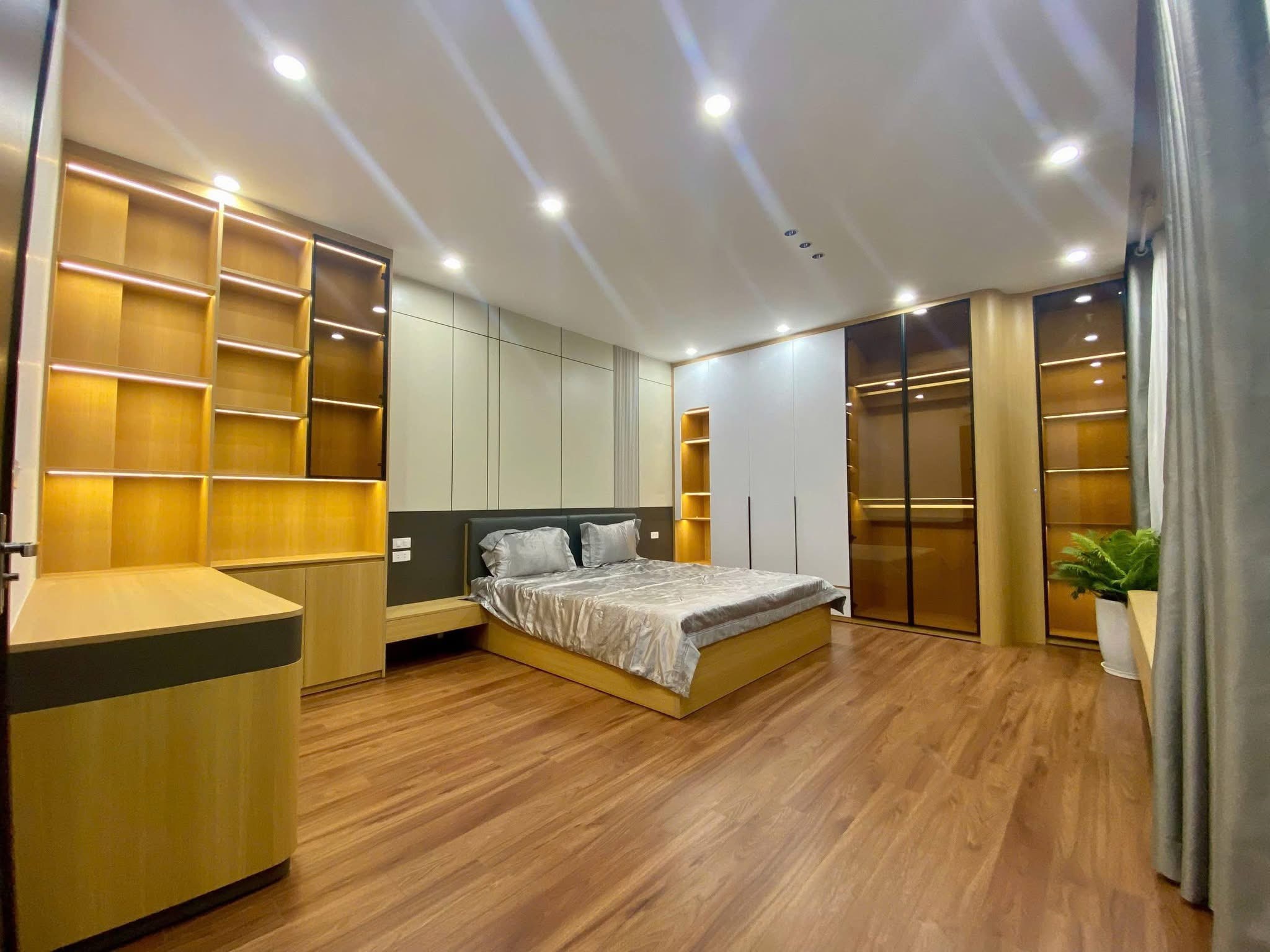 TRẦN DUY HƯNG- 2 THOÁNG- 74M- 7 NGỦ- NHÀ ĐẸP Ở NGAY- 30M RA PHỐ.