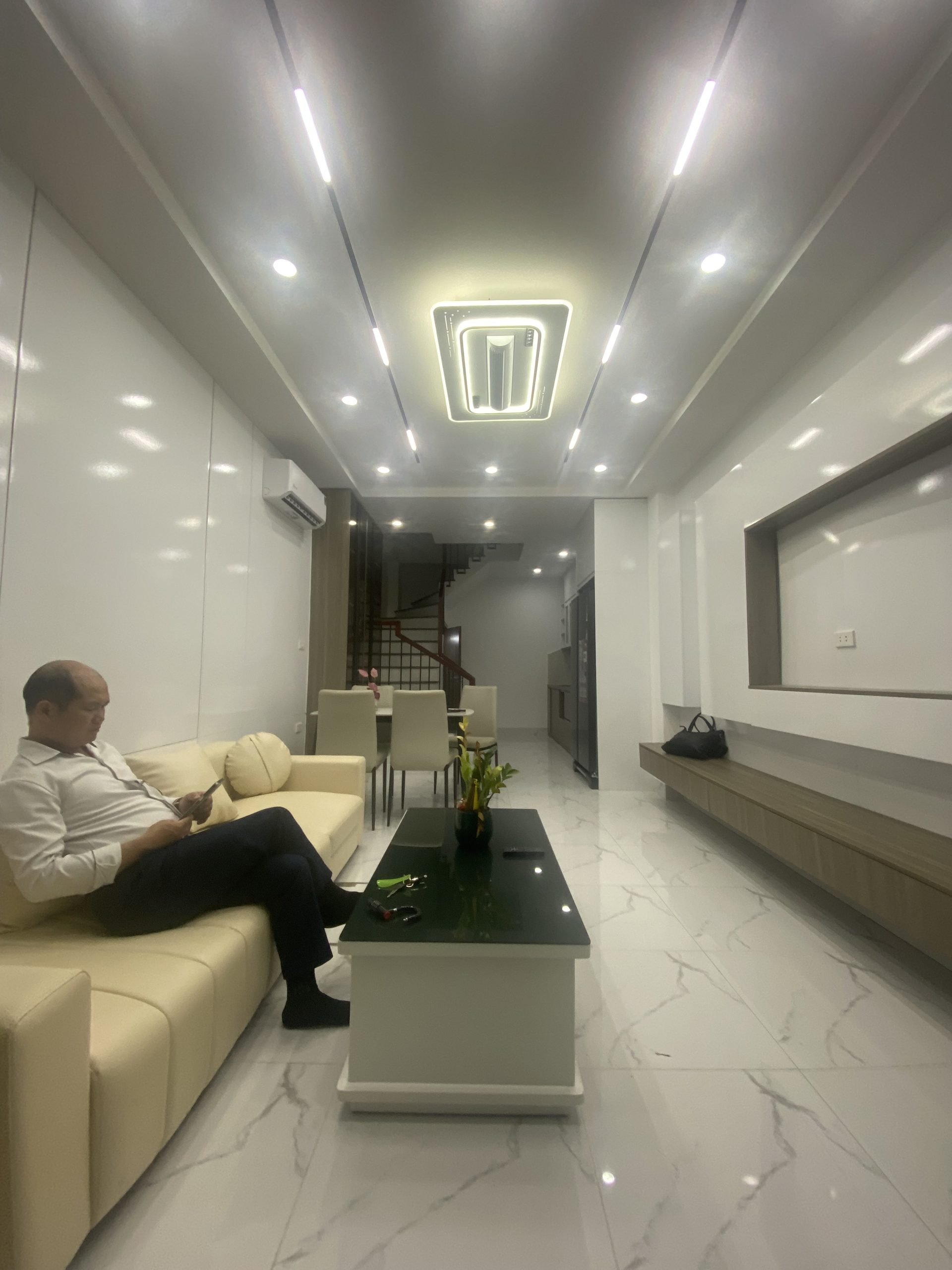 NHÀ ĐẸP PHỐ HOÀNG HOA THÁM GẦN HỒ TÂY .