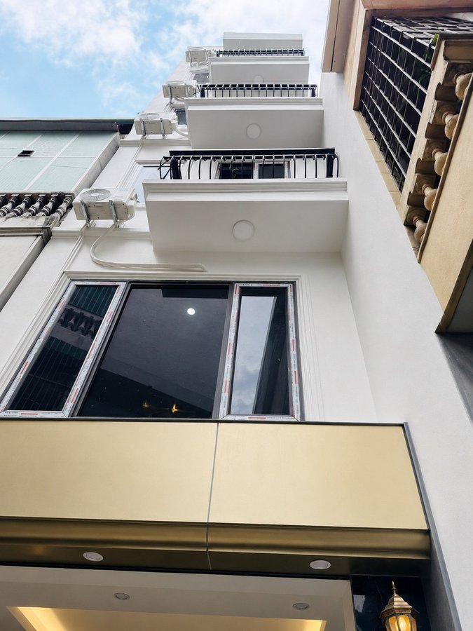 Hộ khẩu Thanh Xuân-Nhà mới–6 tầng THANG MÁY – FULL NỘI THẤT-Gần Royal city-KHU VỰC DÂN TRÍ CAO-Ở SƯỚNG