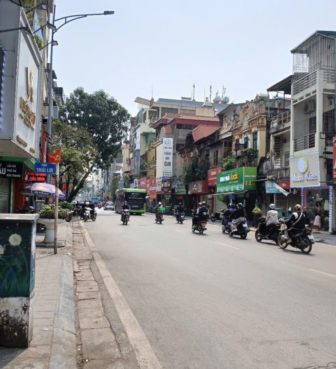 Bán tòa nhà Mặt phố Bạch Mai 92M2- 8T - 40 Tỷ+Sổ đẹp-T.Máy -V.Hè -KD-VP