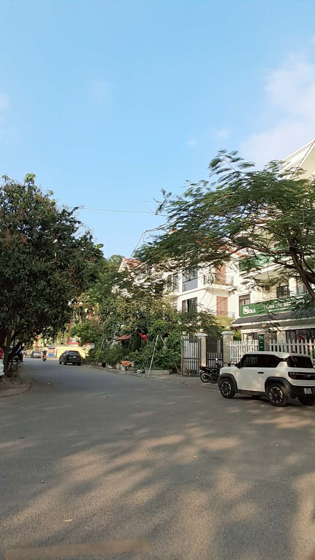 BÁN BIỆT THỰ SÀI ĐỒNG 303M2- 5 Tầng Sân Vườn 3 mặt thoáng- Gần Hồ- Ở VIP- 77 Tỷ
