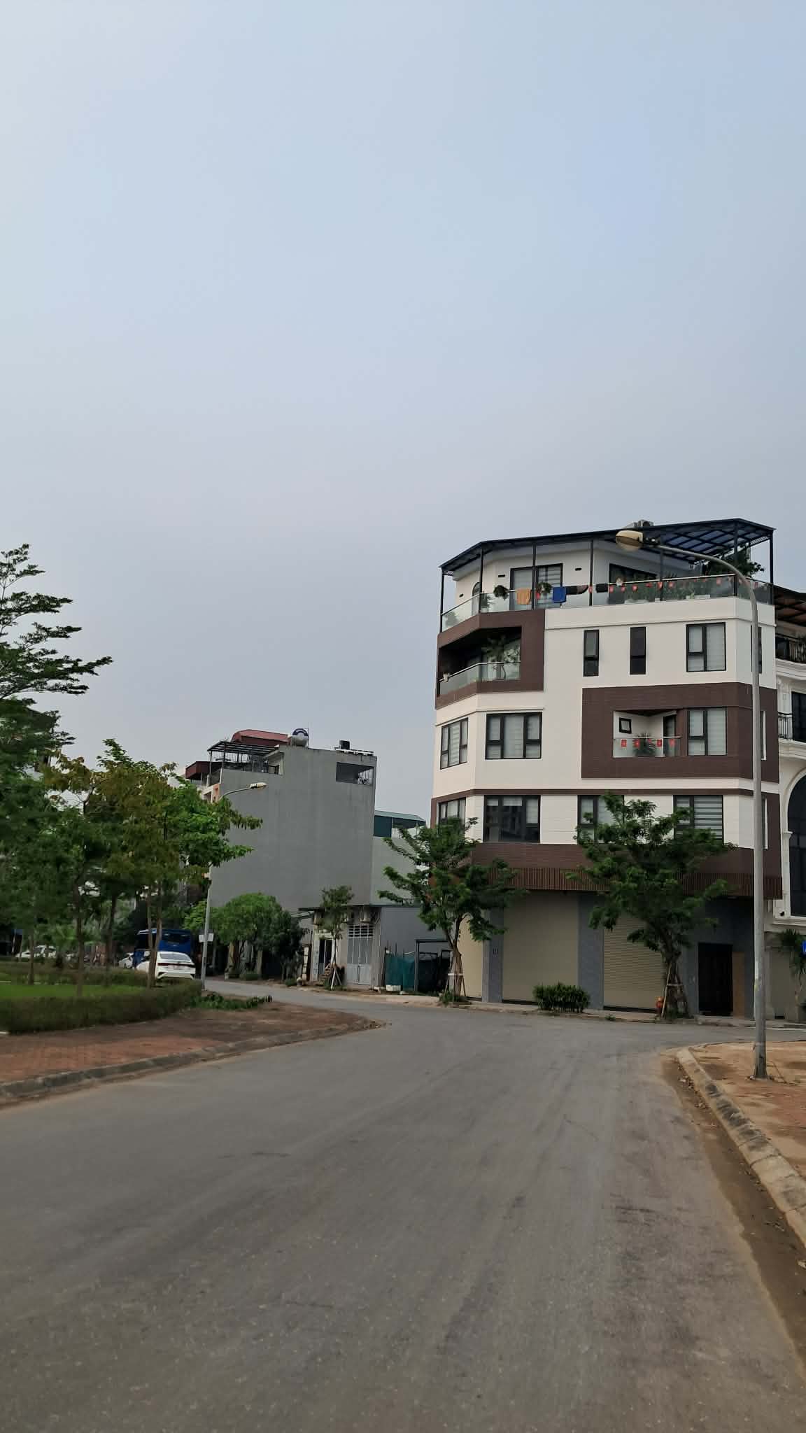 BÁN NHÀ NGỌC THỤY 38M2- 6 Tầng Thang Máy- Ô TÔ TRÁNH ĐỖ- 14.x Tỷ