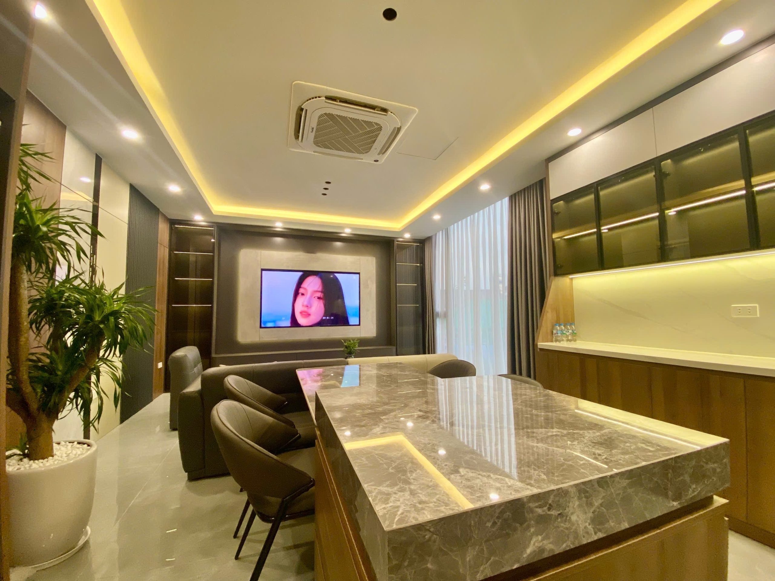 Chính chủ bán nhà Trung Tâm Ngã Tư Sở, 40*6T, VF3 đậu trước cửa, ngõ thông, 10.5 Tỷ