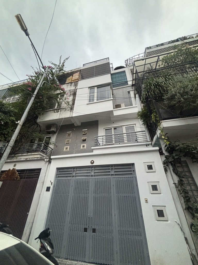 Chuyển về quê Lâm Hạ Long Biên 10 tỷ 60m,sẵn ở luôn